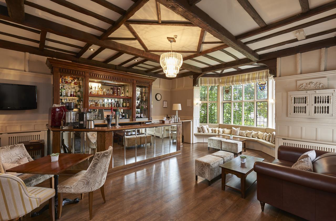 The Manor Elstree Hotell Exteriör bild