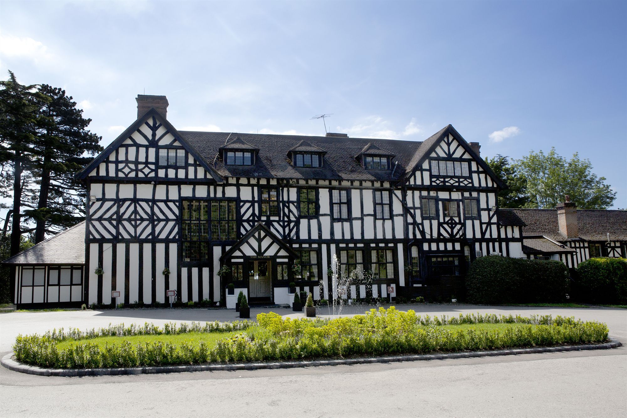 The Manor Elstree Hotell Exteriör bild